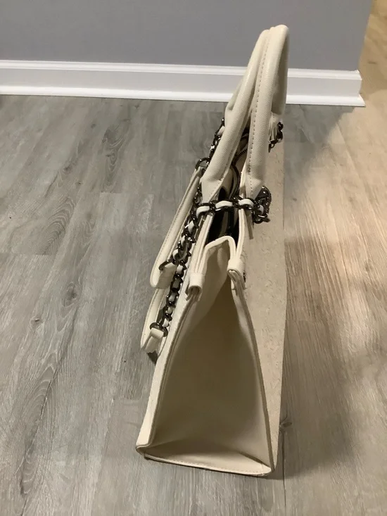 Betsey Johnson large cream colored skull bag - Picture 3 of 12